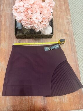 Commense Wine Mini Skirt with Pleated Side and Buckle